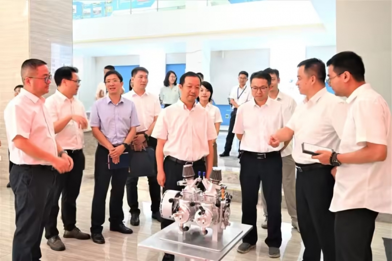 “神车”要上天？五菱柳机低空经济事业部成立，无人机发动机、增程器亮相(图1)